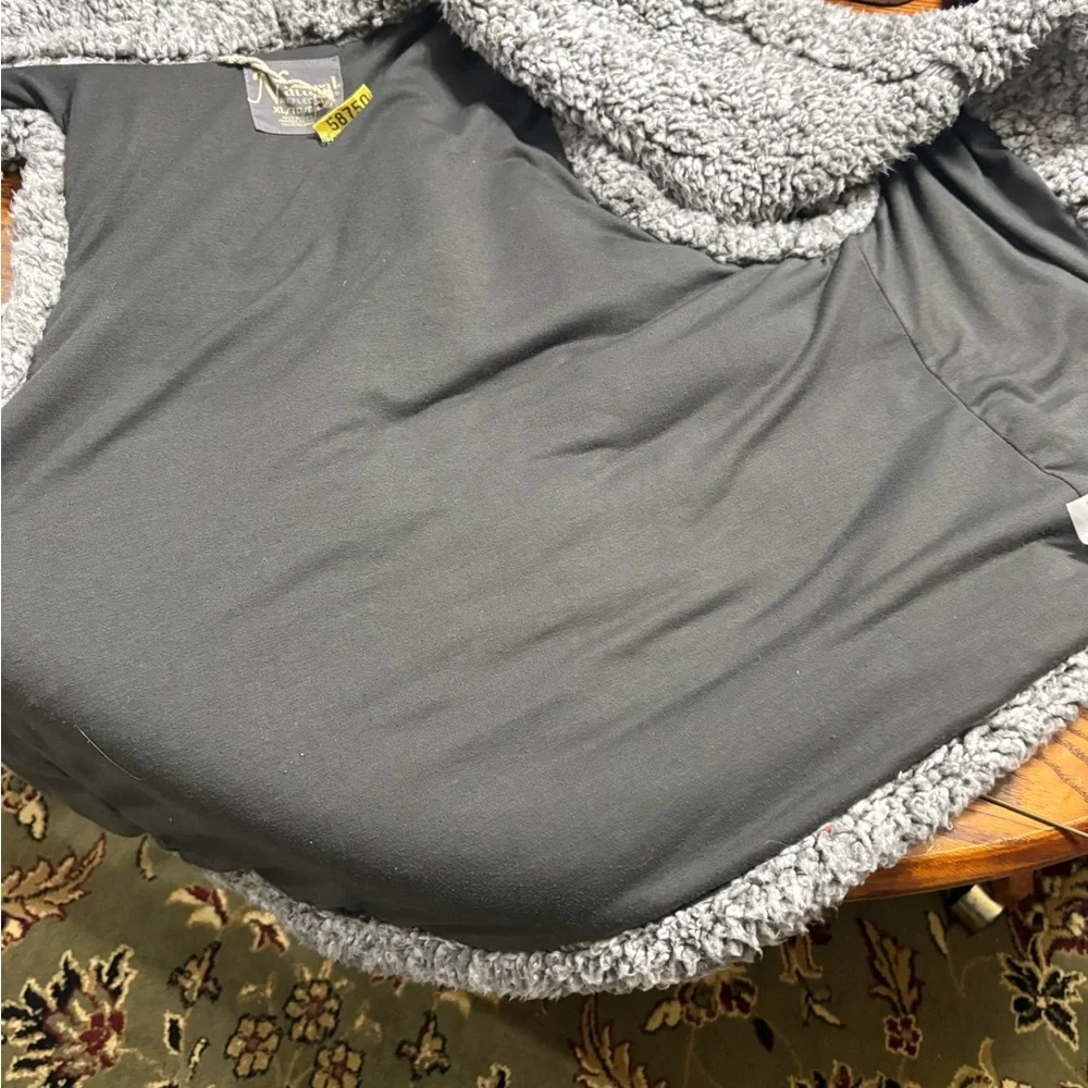 NATURAL REFLECTIONS SIZE X-LARGE GRAY & WHITE FAUX SHERPA SHRUG - Picture 5 of 6